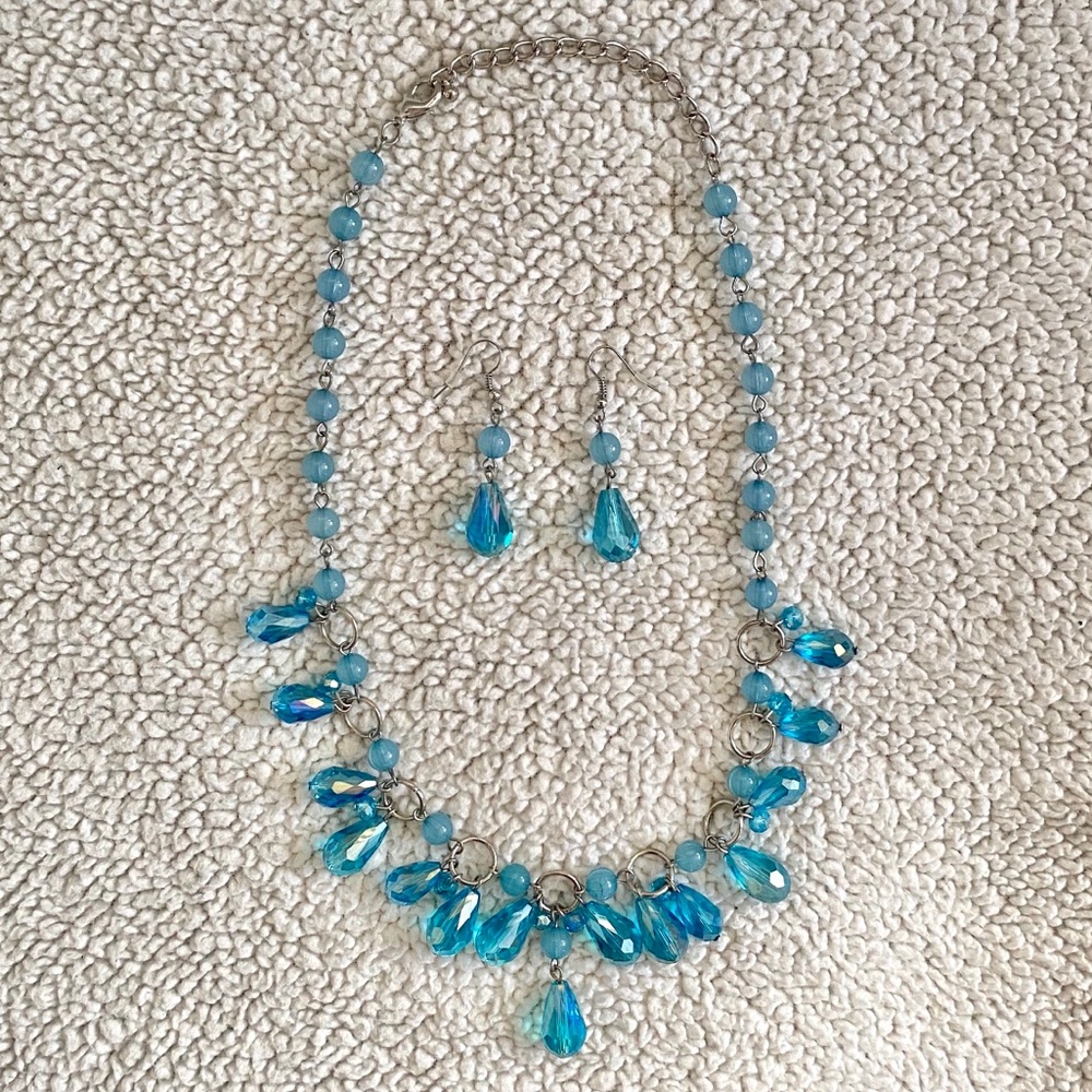 💫EUC Charming Charlie Necklace & Earring Set